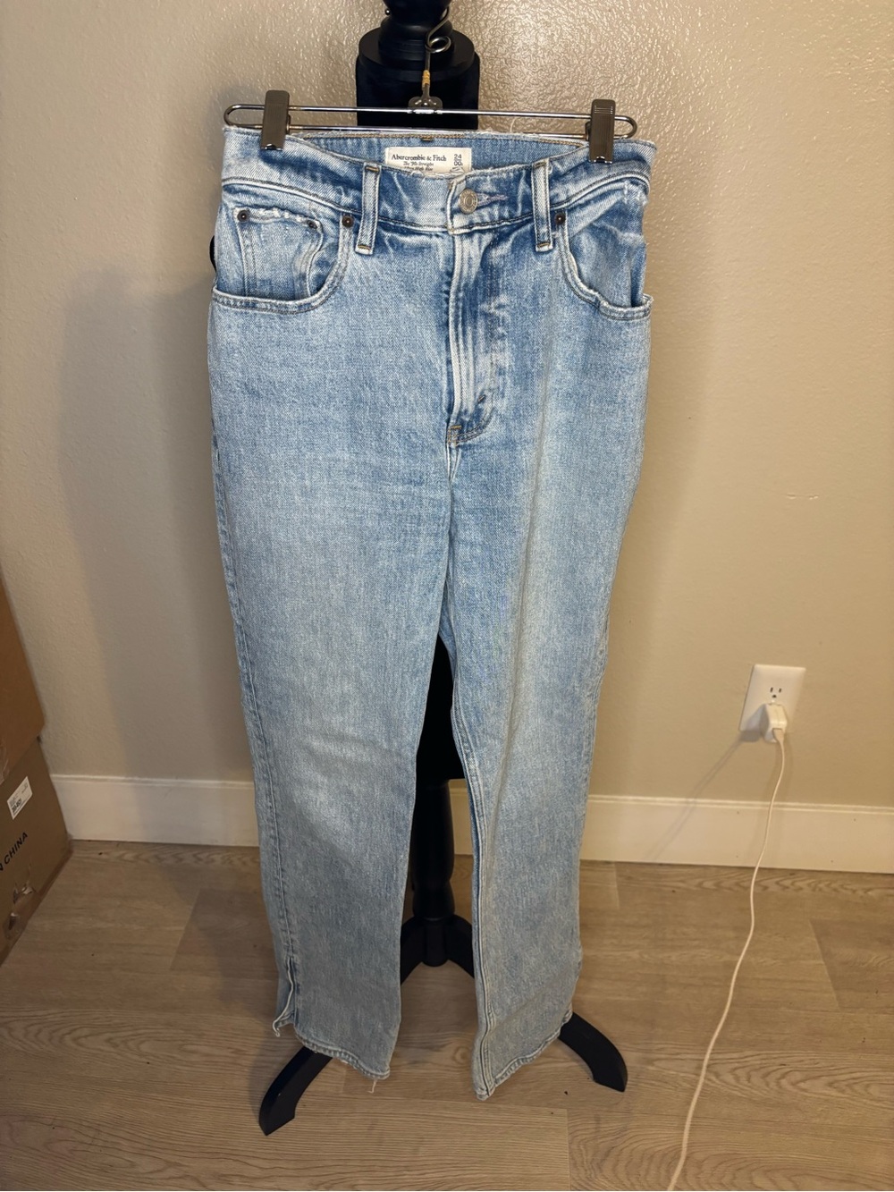 Abercrombie & Fitch The 90s Ultra Light Wash High-Rise Straight Jeans Size 24/00